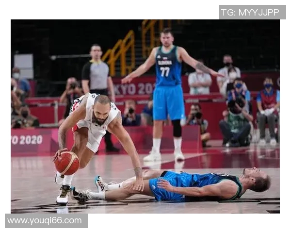 篮球比赛中进攻犯规的判定标准与影响因素分析