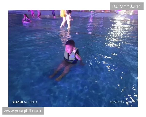 游泳明星带你畅游水世界：从训练到比赛的成长与挑战